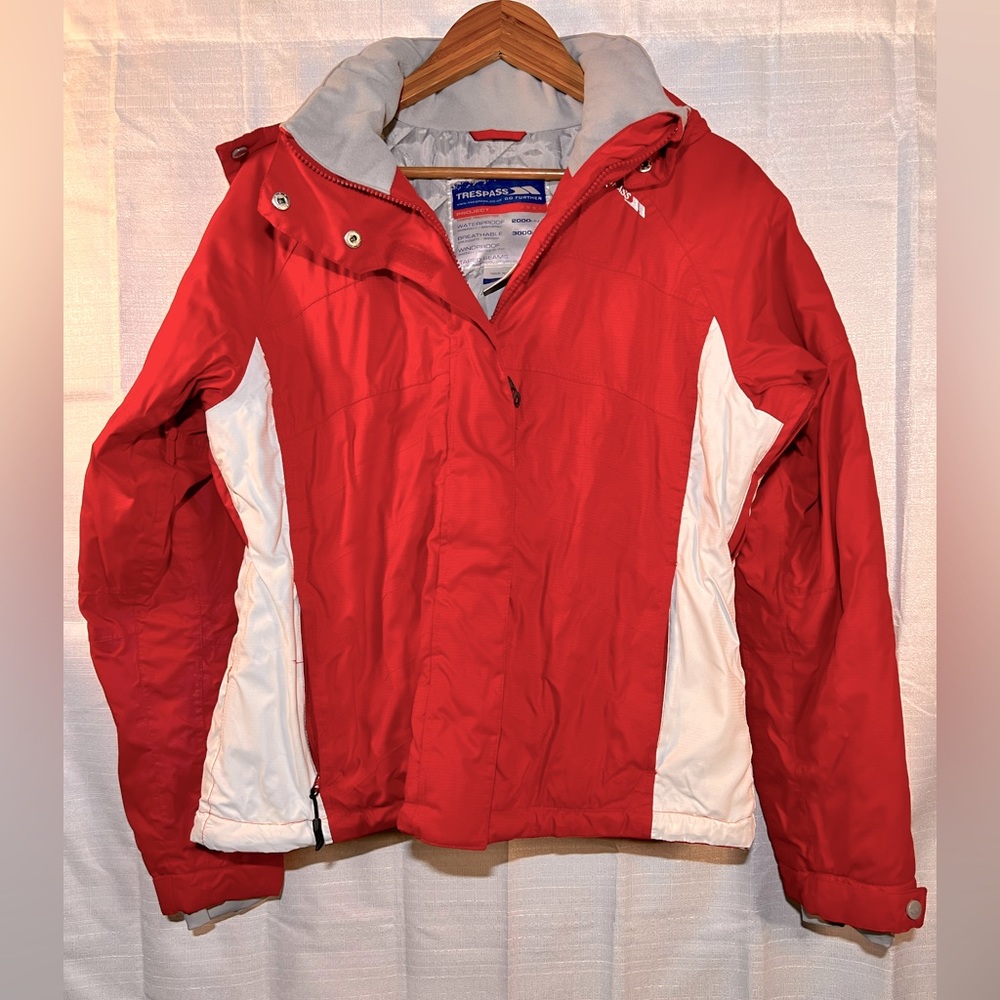 Trespass ski jacket red white large